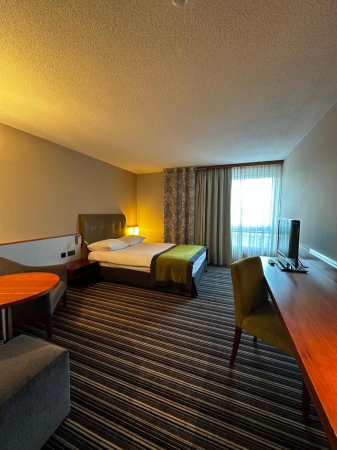 Mövenpick Zürich-airport 4*