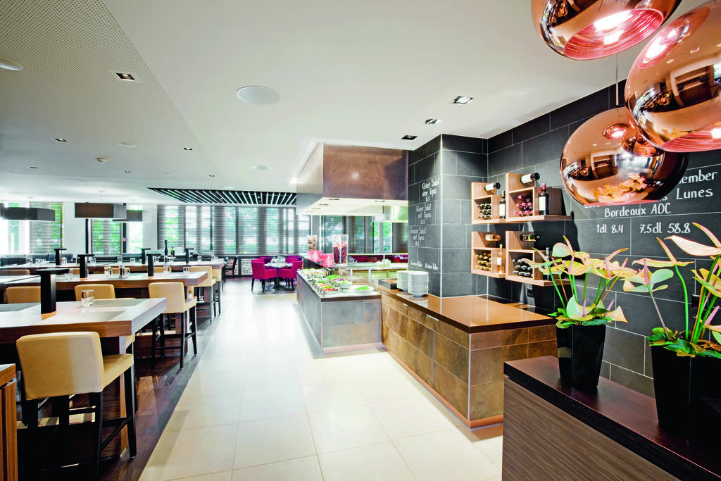 Mövenpick Zürich-airport Hotel 4*